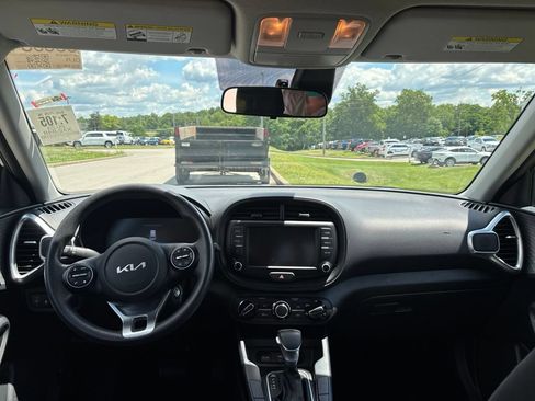 Used 2023 Kia Soul LX w/ LX Technology Package FWD image 5