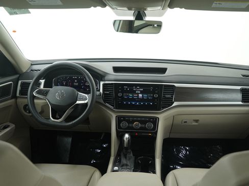 Used 2023 Volkswagen Atlas SE image 14