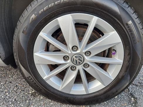 Used 2019 Volkswagen Golf S image 25