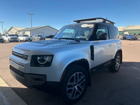 Used 2022 Land Rover Defender 90 X-Dynamic S image 4