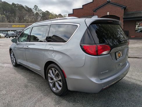 Used 2019 Chrysler Pacifica Limited image 7