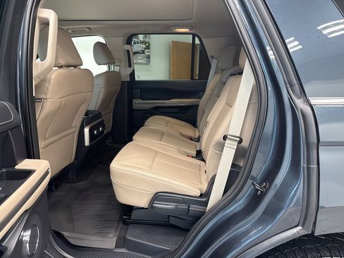 Used 2024 Ford Expedition XLT image 11