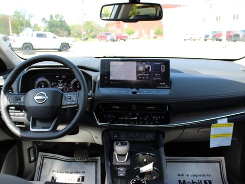 Certified 2026 Nissan Rogue Platinum w/ Platinum Premium Package AWD/4WD image 18