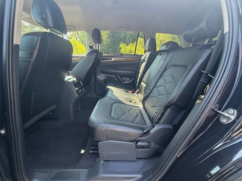Used 2025 Volkswagen Atlas SE FWD image 14
