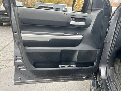 Used 2017 Toyota Tundra SR5 image 11