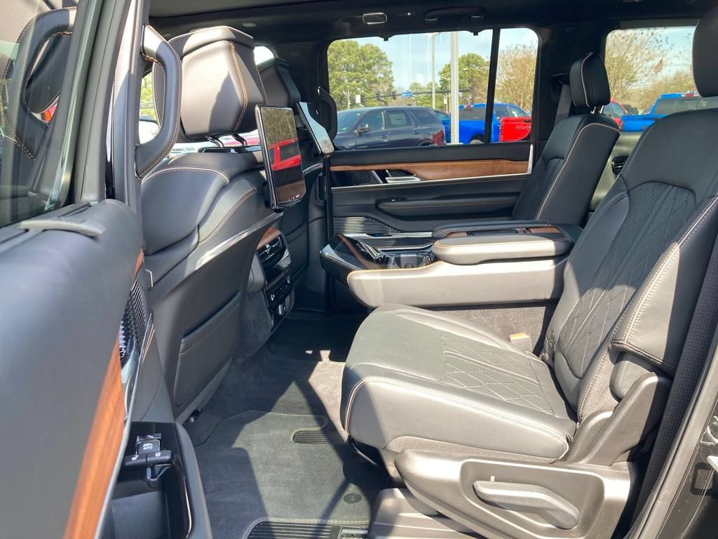 New 2024 Jeep Grand Wagoneer L Series III w/ Rear Seat Video Group 1 AWD/4WD image 17