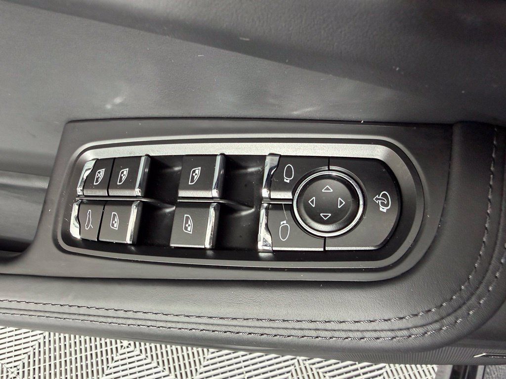Certified 2023 Porsche Macan GTS AWD/4WD image 19