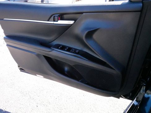 Used 2018 Toyota Camry LE image 27