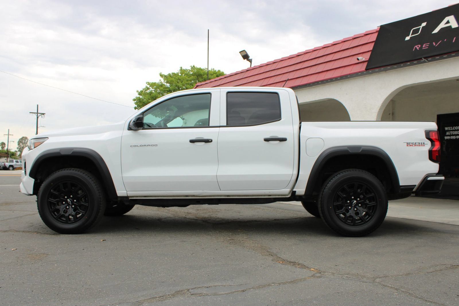 Used 2024 Chevrolet Colorado Trail Boss w/ Technology Package AWD/4WD image 41