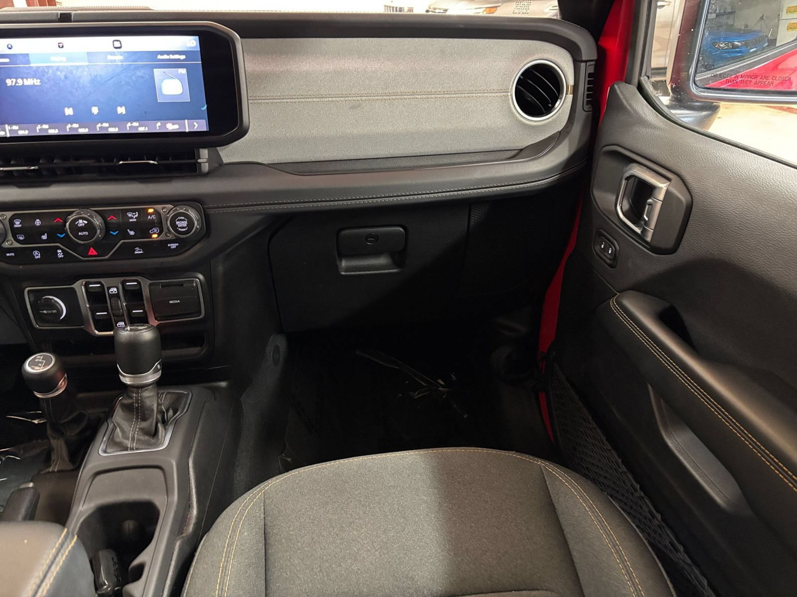 Used 2025 Jeep Wrangler Unlimited Sahara AWD/4WD image 34