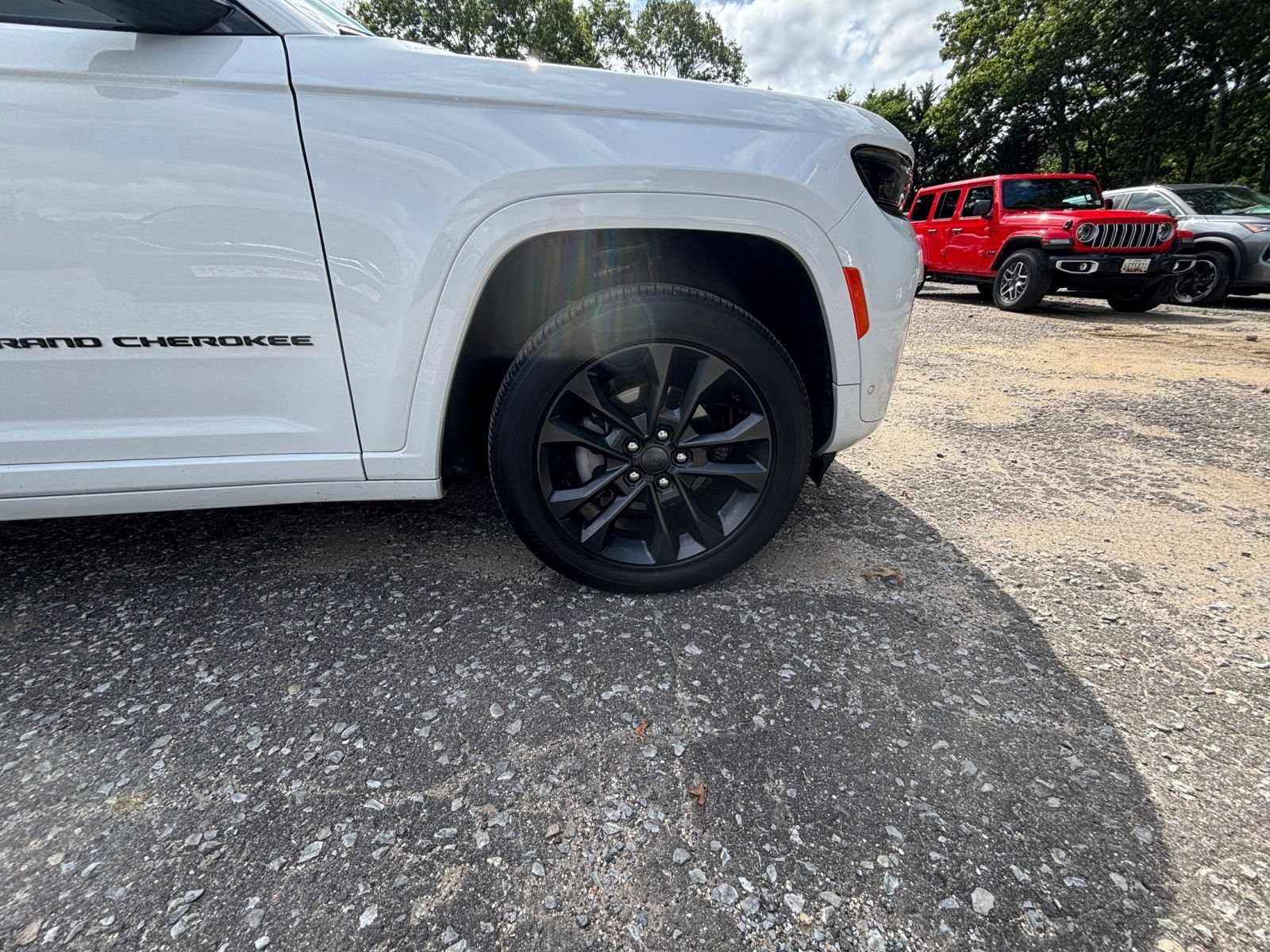 Used 2026 Jeep Grand Cherokee Limited AWD/4WD image 32