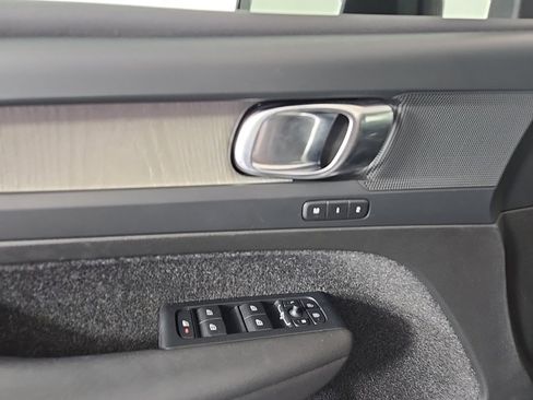 Used 2023 Volvo XC40 B5 Plus w/ Protection Package Premier image 22