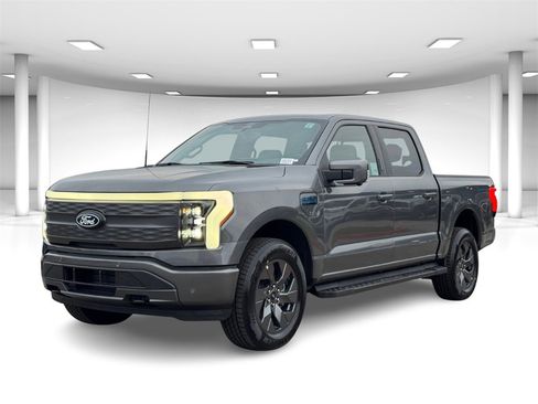 Used 2025 Ford F150 Lightning Lariat image 2