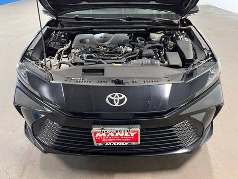 Used 2025 Toyota Camry LE image 9