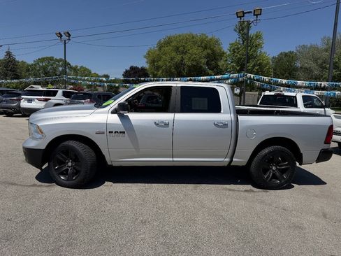 Used 2017 RAM 1500 Classic SLT w/ SLT Plus D←cor Group AWD/4WD image 4