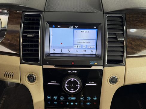 Used 2018 Ford Taurus Limited FWD image 19