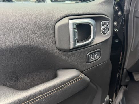 Used 2023 Jeep Gladiator Overland AWD/4WD image 10