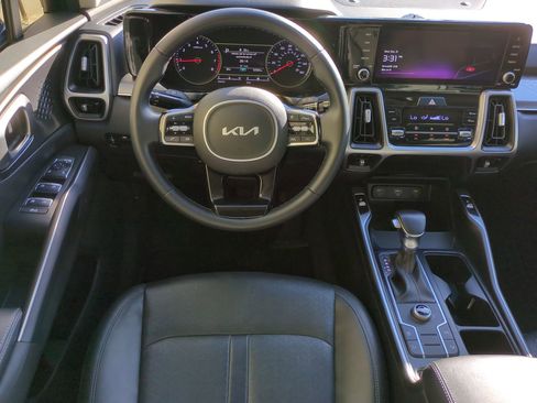 Used 2022 Kia Sorento S image 16