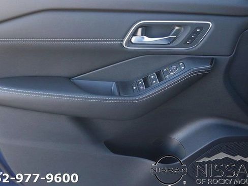 New 2026 Nissan Rogue Platinum w/ Platinum Premium Package AWD/4WD image 9