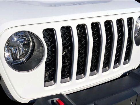 Used 2022 Jeep Gladiator Rubicon w/ Cold Weather Group image 31