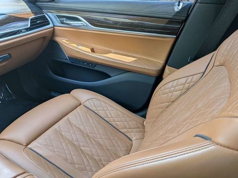 Used 2022 BMW 750i xDrive AWD/4WD image 17