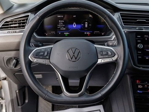 Used 2024 Volkswagen Tiguan SE AWD/4WD image 17