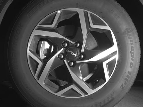 Used 2025 Kia Sportage LX image 12