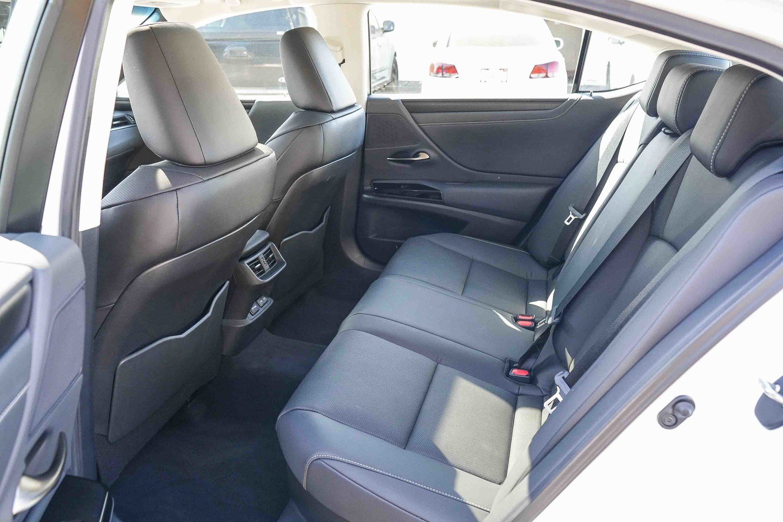 Certified 2025 Lexus ES 300h w/ Premium Package FWD image 18