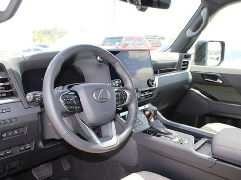 Certified 2025 Lexus GX 550 w/ Accessory Package (32) AWD/4WD image 12
