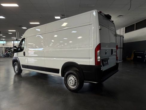 Used 2025 RAM ProMaster 2500 w/ Convenience Group image 9