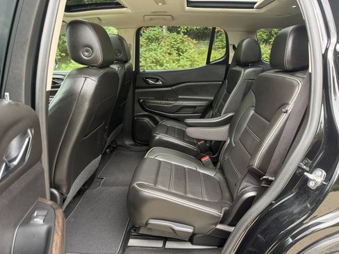 Used 2023 GMC Acadia Denali w/ Denali Technology Package AWD/4WD image 9