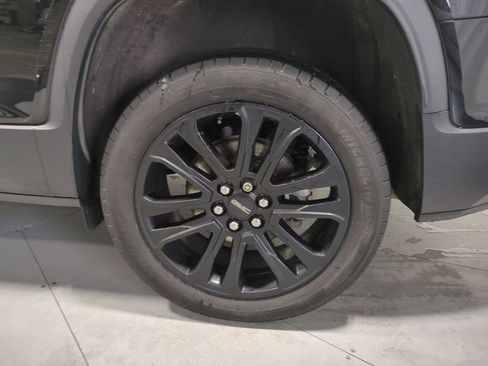 Used 2023 GMC Acadia SLT w/ Elevation Edition image 17