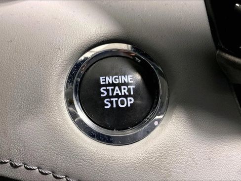 Used 2023 Toyota Highlander XLE AWD/4WD image 37