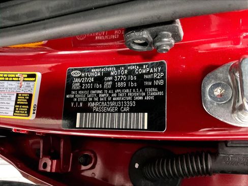 Used 2024 Hyundai Venue Limited image 36