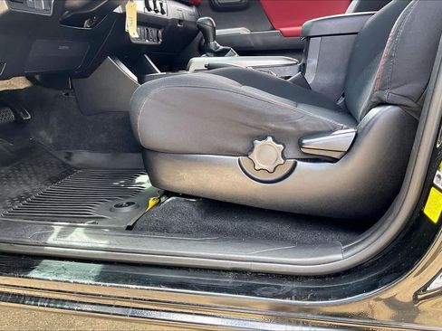 Used 2020 Toyota Tacoma SR5 RWD image 36