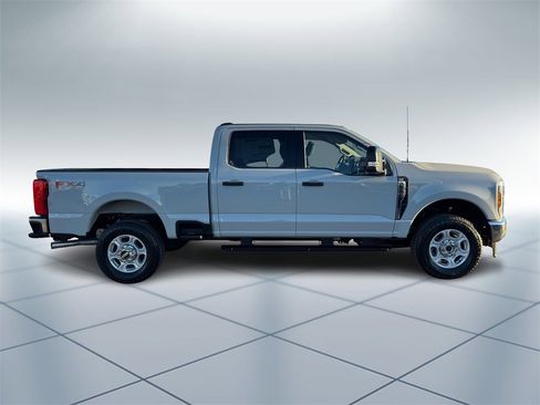 New 2026 Ford F250 XLT w/ FX4 Off-Road Package image 3