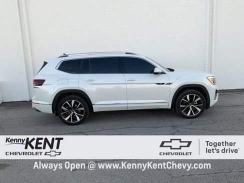 Used 2024 Volkswagen Atlas SEL Premium R-Line image 3