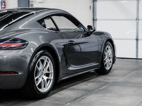 Used 2022 Porsche 718 Cayman image 14