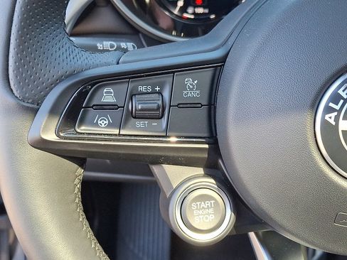 Used 2024 Alfa Romeo Giulia Veloce image 13