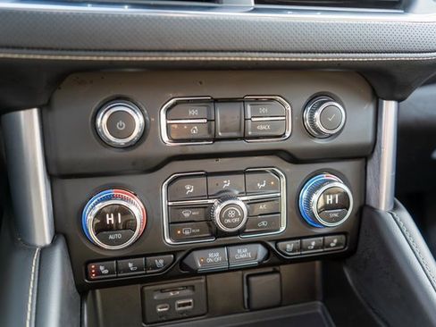 Used 2021 GMC Yukon SLT w/ SLT Premium Package image 34