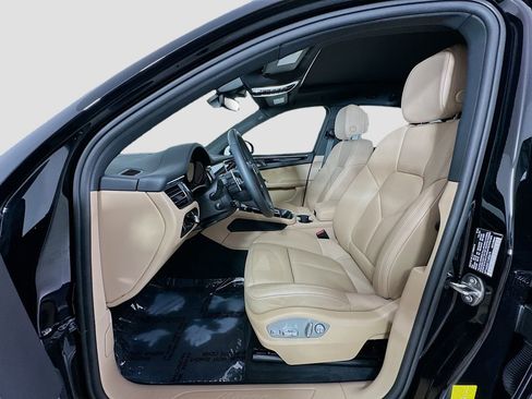 Certified 2026 Porsche Macan image 5