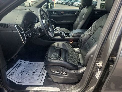 Used 2020 Porsche Cayenne AWD/4WD image 5