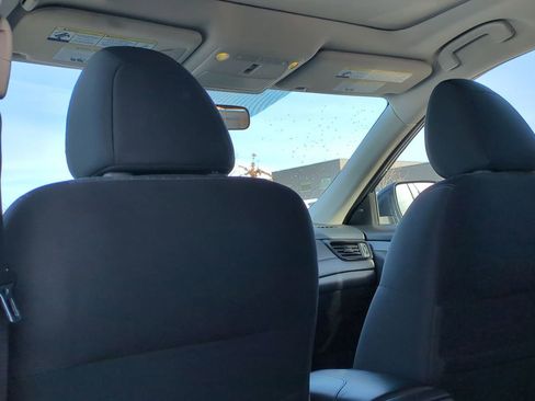 Used 2017 Nissan Rogue SV w/ Sun & Sound Touring Package image 19