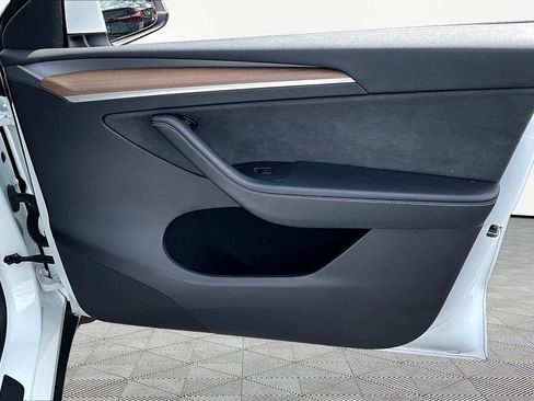 Used 2023 Tesla Model Y Long Range AWD/4WD image 25