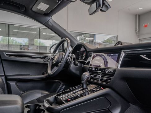 Used 2023 Porsche Macan AWD/4WD image 18