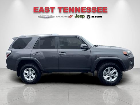 Used 2018 Toyota 4Runner SR5 Premium image 2