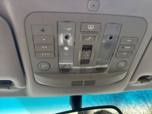 Used 2011 Acura RL image 23