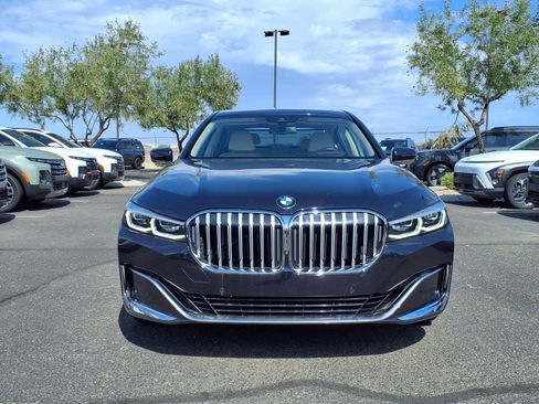 Used 2020 BMW 740i w/ Premium Package RWD image 2