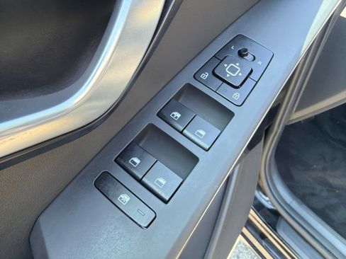 Certified 2023 Kia Niro Wind w/ Wind Preserve Package FWD image 12