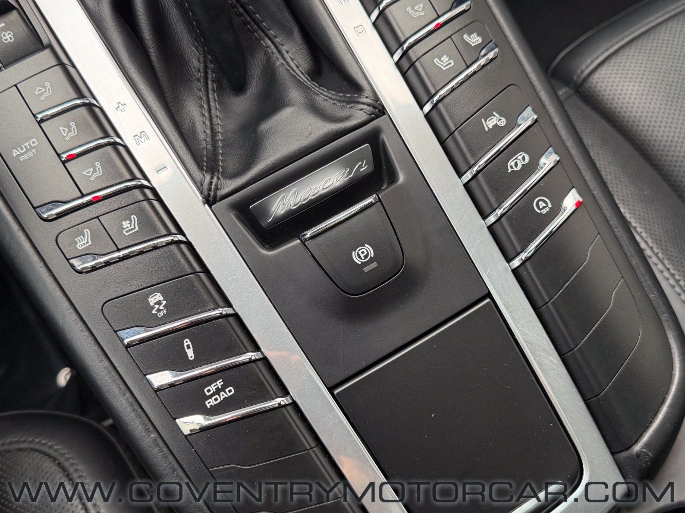 Used 2020 Porsche Macan Turbo AWD/4WD image 31